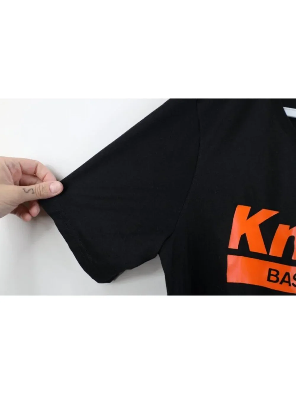 Nike NBA Boys Size XL Center Swoosh New York Knicks Basketball T-Shirt Black